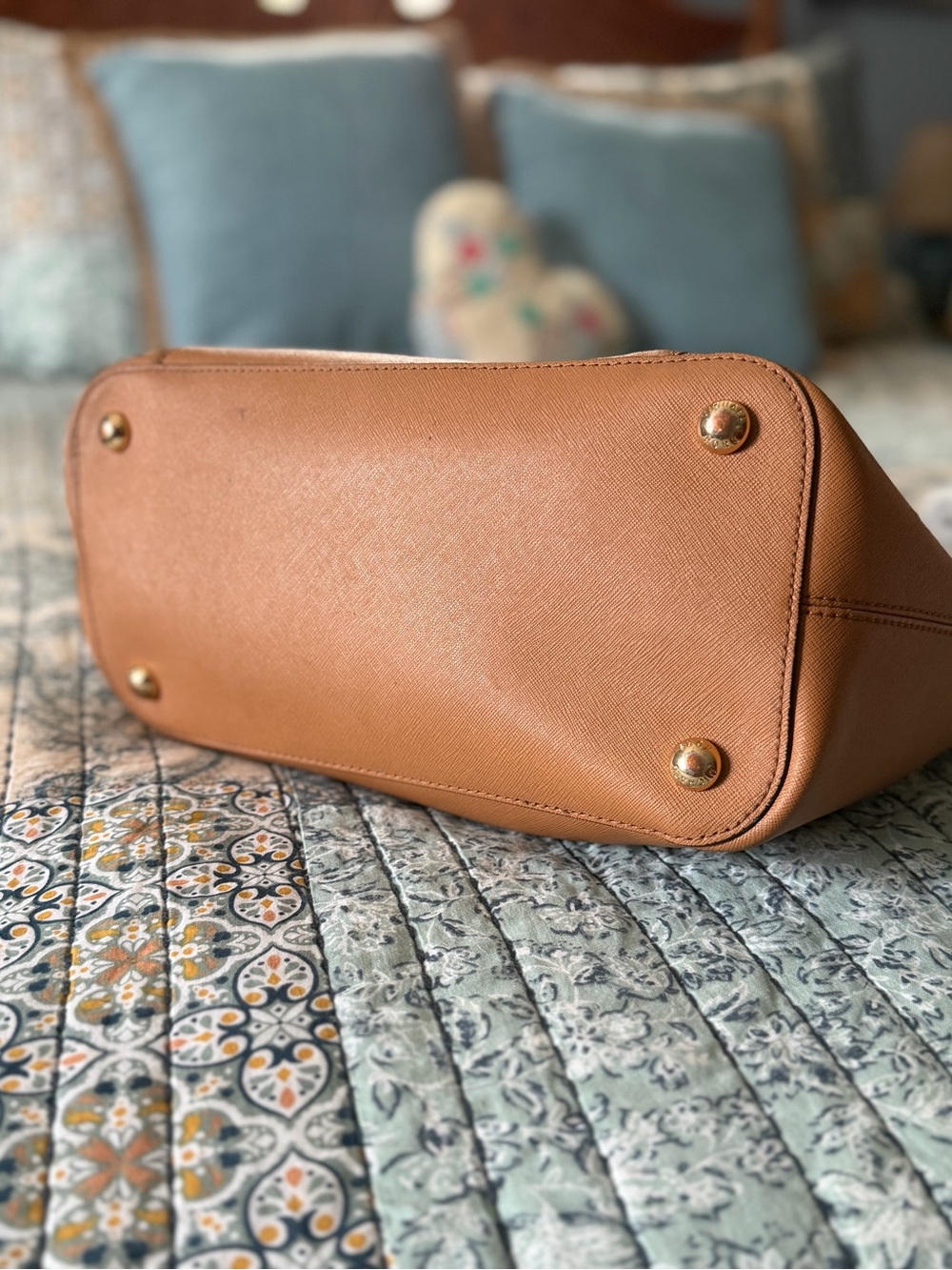 LIKE NEW - MICHAEL KORS Tan Leather Tote Bag - Picture 5 of 5